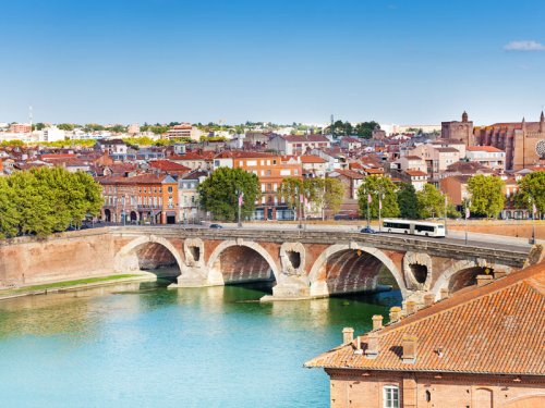 Cession d'entreprise à Toulouse : cession de parts ou de fonds de commerce ?